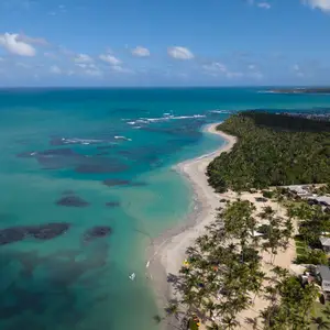 Vista aérea de Michés Playa Esmeralda