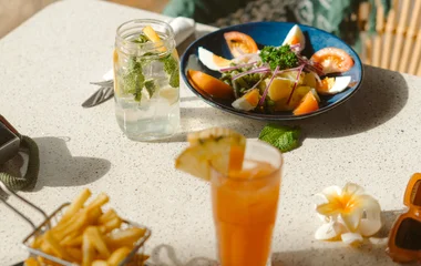 Platos e bebidas del restaurante.
