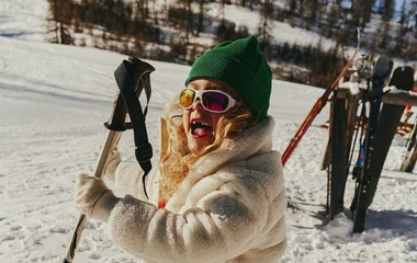 Fille qui s'amuse au Resort Club Med Pragelato Sestriere