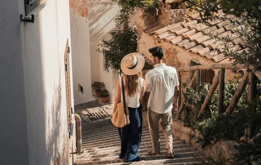 Couple à Cefalù en Italie