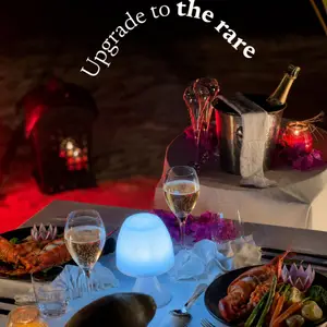 Dinner mit den Füssen im Sand