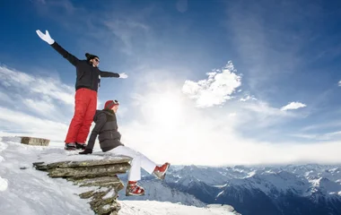Dos personas en la nieve.