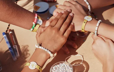 Activités pour faire des bracelets avec des perles