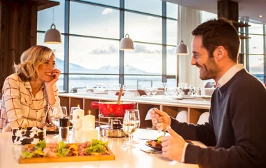 couple repas a la montagne