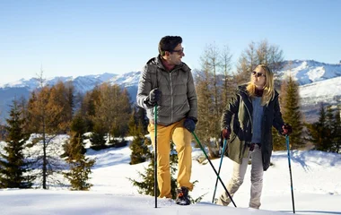 couple raquette montagne