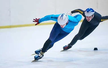 Le hockey sur glace, le patinage de vitesse, le curling, le vélo ou le char sur glace,... découvrez toutes les activités sur glace