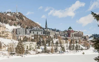 La vallée enneigée de Saint-Moritz, Suisse